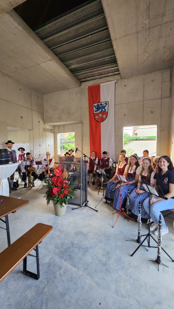 Richtfest Feuerwehrhaus Edenbergen. Musikalisch Gestaltung von der Musikkapelle Batzenhofen
